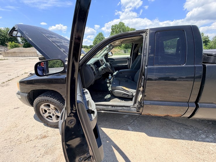 2005-dodge-dakota-image-48