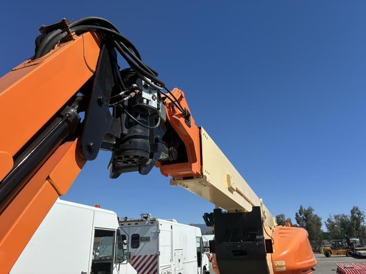 2016-jlg-1250ajp-image-21