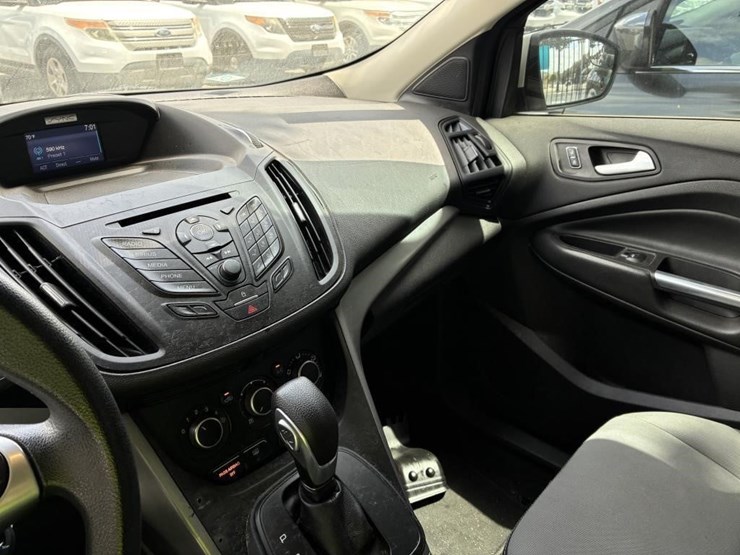 2015-ford-escape-se-image-16