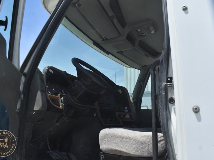 2010-international-prostar-image-33