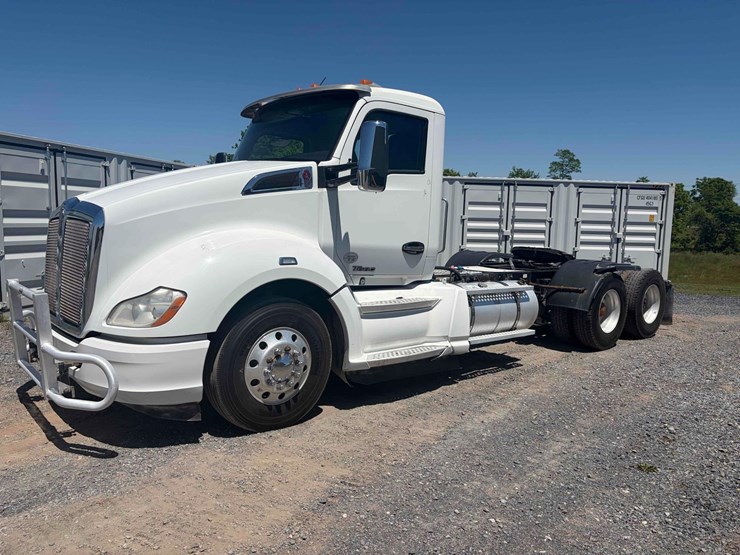 2020-kenworth-t680-image-1