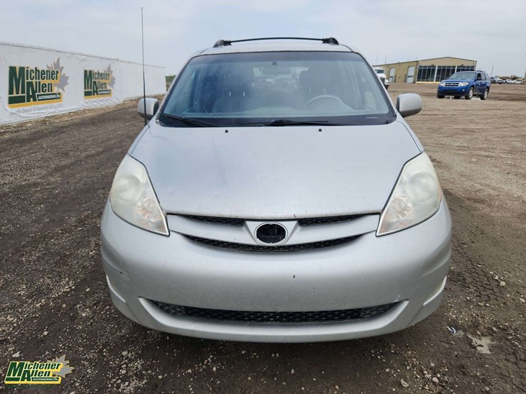 2007-toyota-sienna-le-image-8