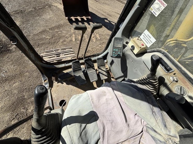 komatsu-pc200-l-image-28