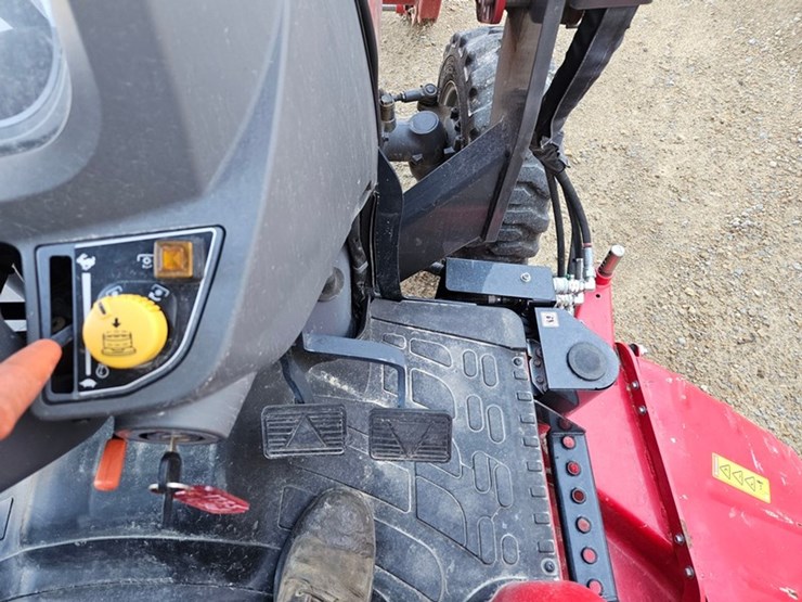 massey-ferguson-1735m-image-34