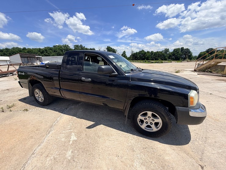 2005-dodge-dakota-image-13