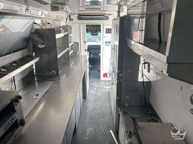 2021-mercedes-benz-sprinter-4500-image-10