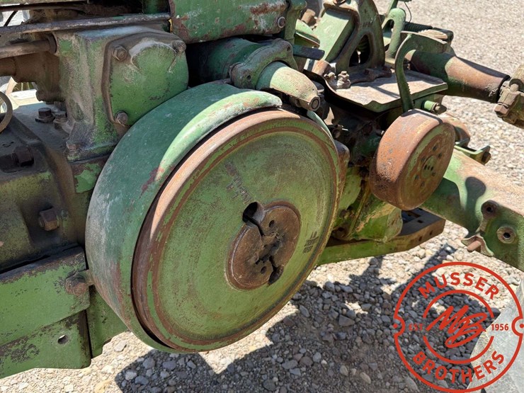 1947-john-deere-b-image-10