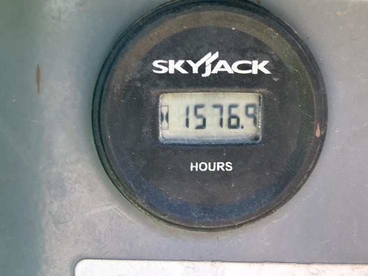 2018-skyjack-sj6826rt-image-28