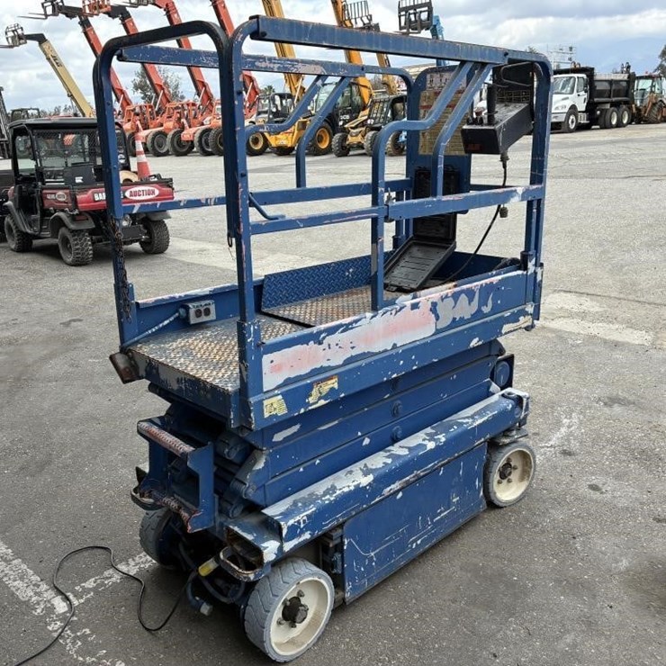 2003 JLG 1932E