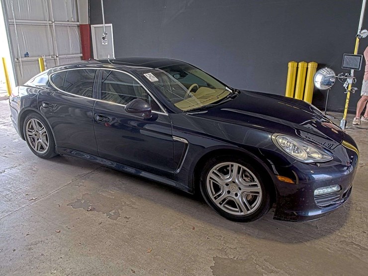 2010-porsche-panamera-s-4d-sedan,-image-1