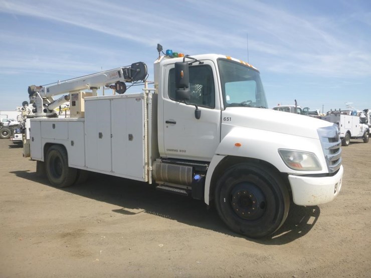 2015-hino-268-image-2
