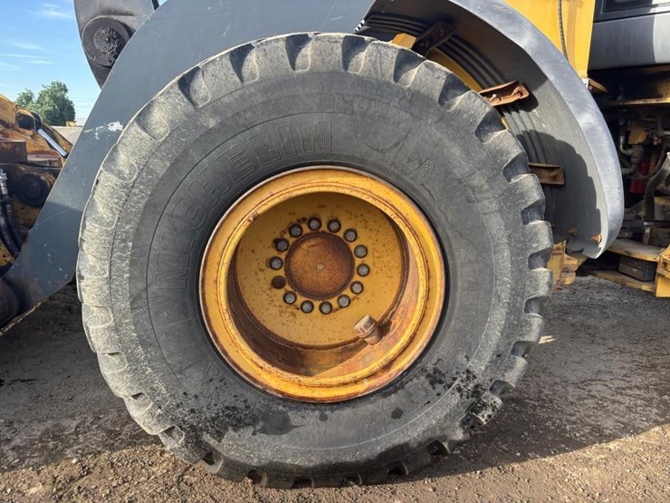 2005-deere-624j-image-21