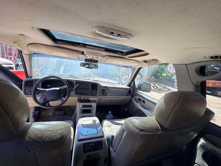 2002-chevrolet-tahoe-image-84
