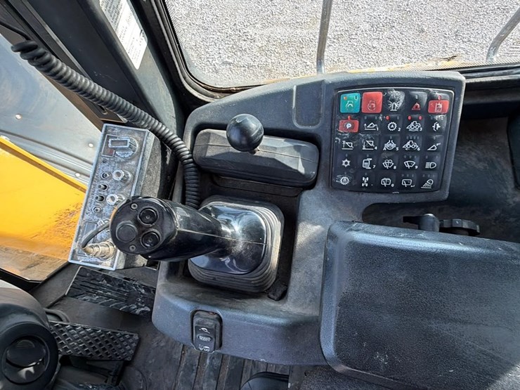 2019-deere-724k-image-26