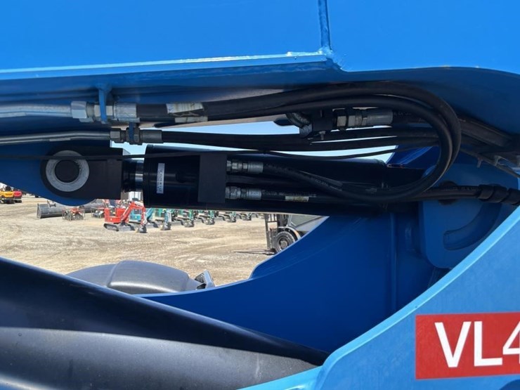 2019-genie-gth844-image-40