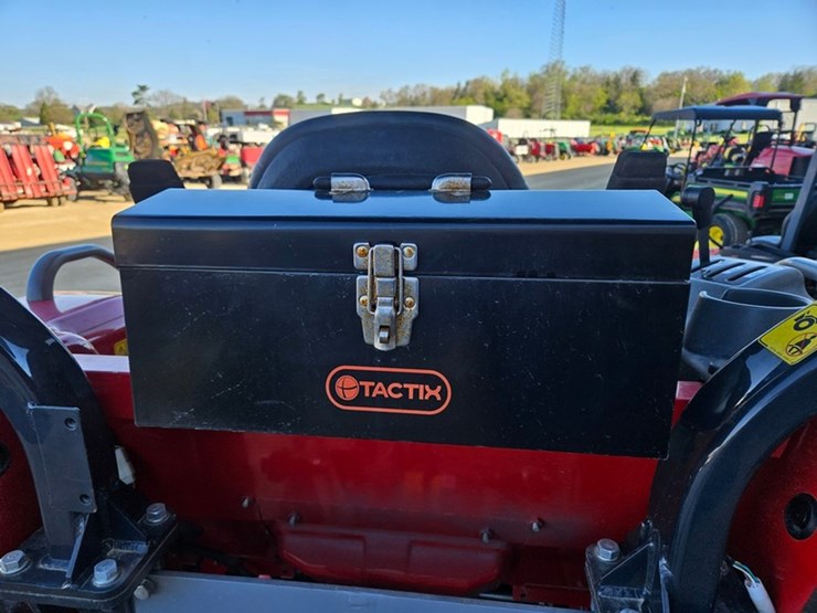 massey-ferguson-1735m-image-21
