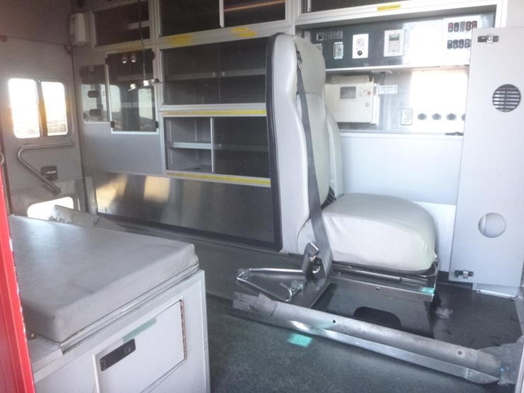 2014-ford-e350-image-9