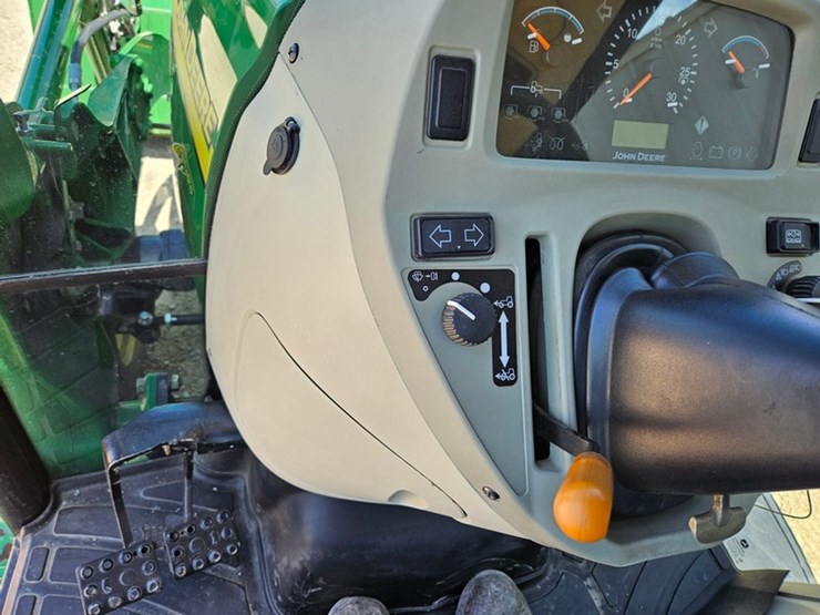 john-deere-3520-image-35