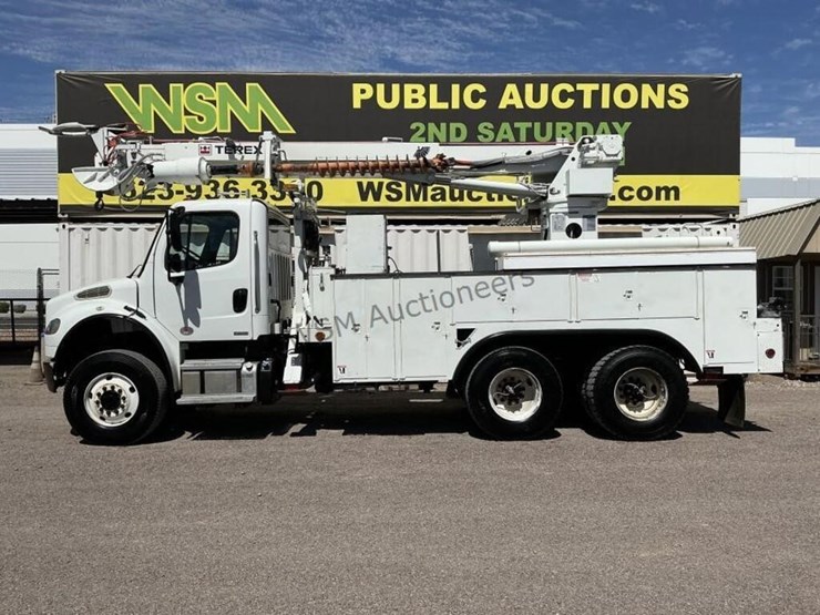 2011-freightliner-m2-106-image-2