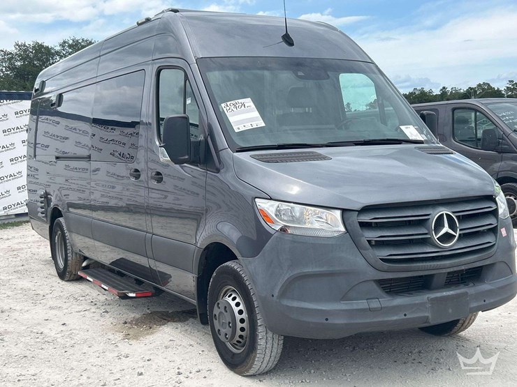 2021-mercedes-benz-sprinter-4500-image-2
