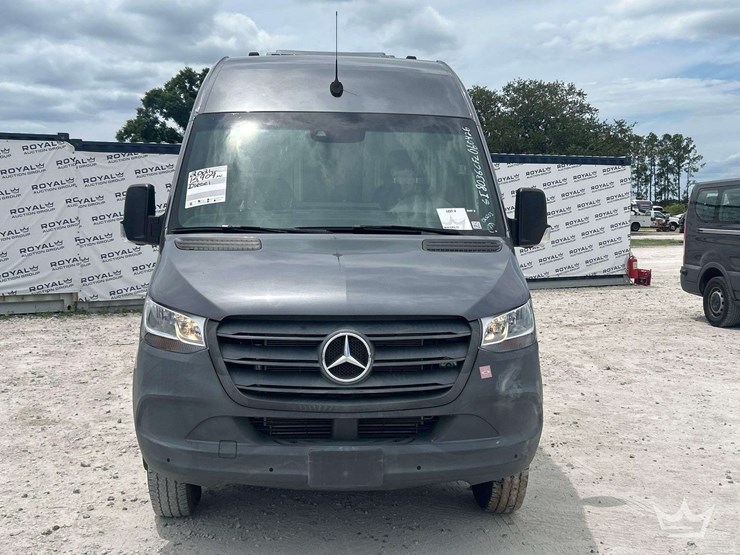 2021-mercedes-benz-sprinter-4500-image-29