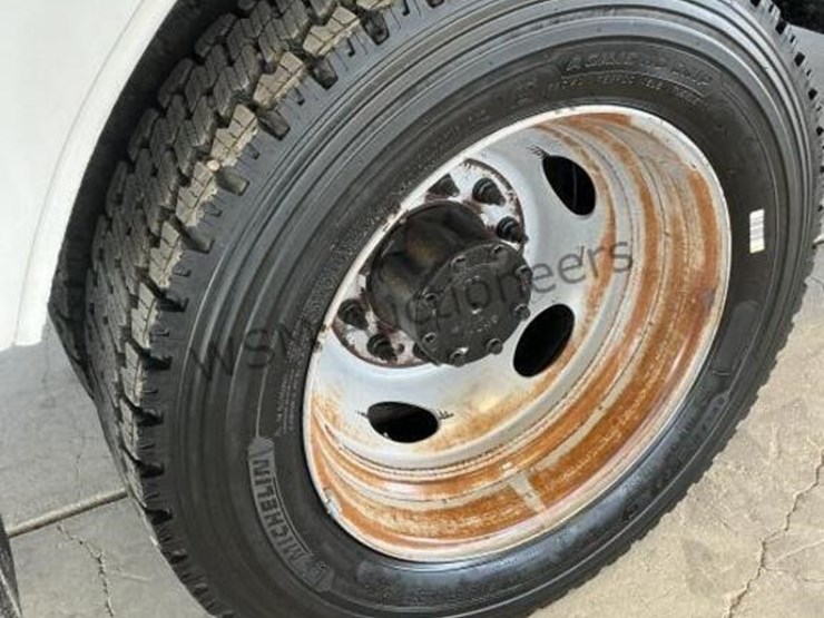 2016-ford-f550-image-8