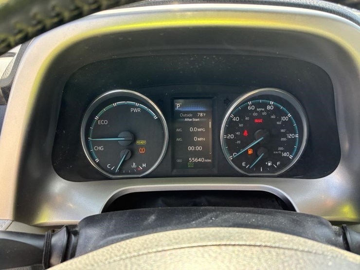 2016-toyota-rav4-image-17
