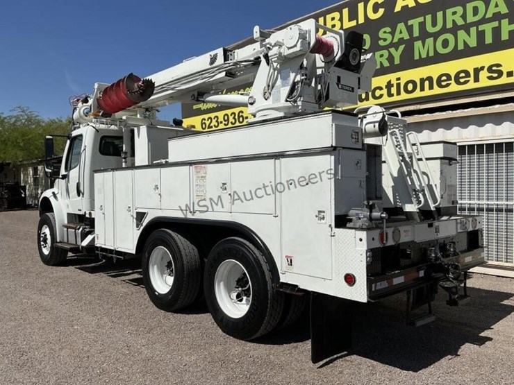2012-freightliner-m2-106-image-7