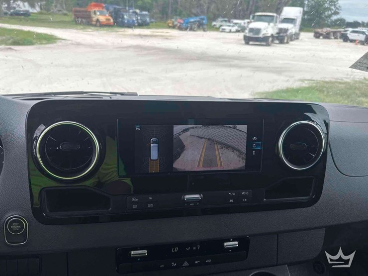 2021-mercedes-benz-sprinter-4500-image-16
