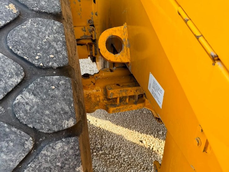 2019-deere-724k-image-16