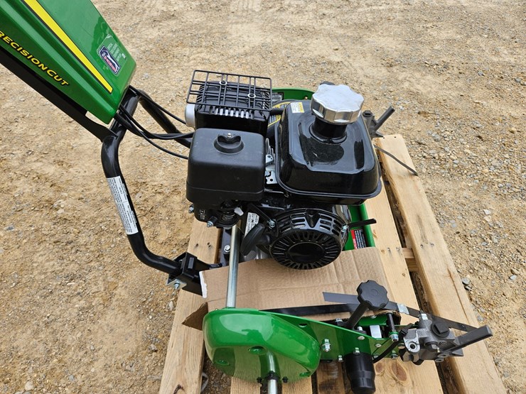 2026-john-deere-260sl-image-13