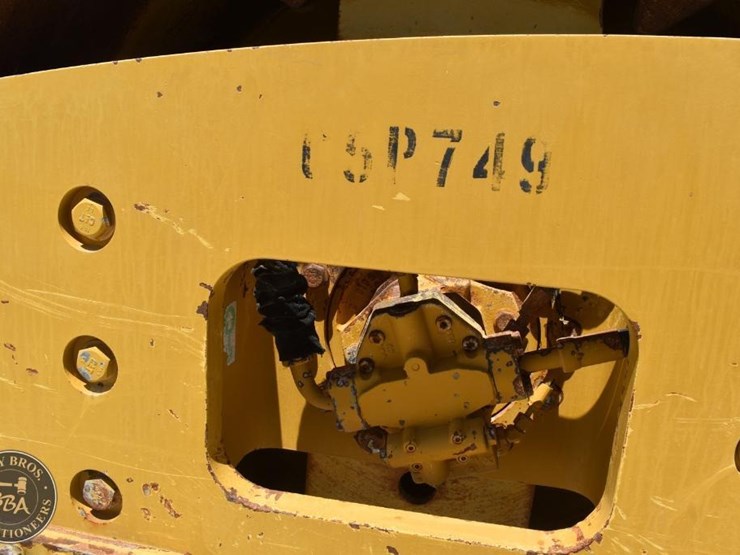 2012-caterpillar-cp56-image-31