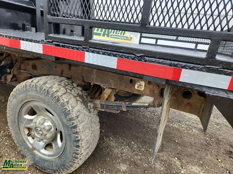 2011-dodge-3500-image-42