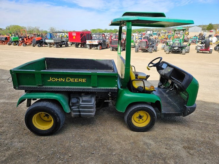2020-john-deere-gator-image-6