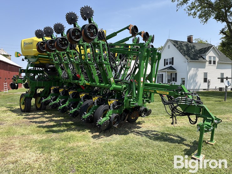 2024-john-deere-1795-image-3