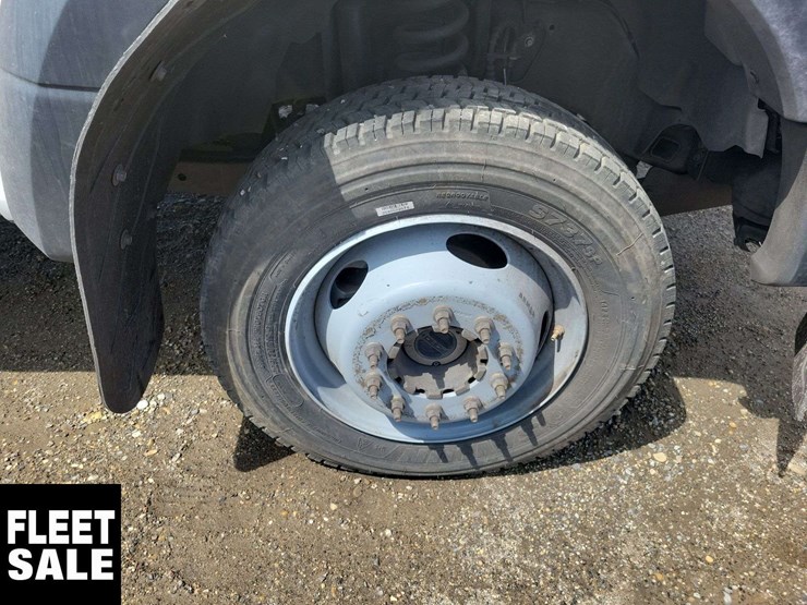 2021-ford-f550-image-12
