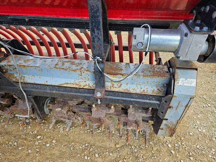 #5067-•-gandy-aera-vator-3pt-spike-seeder-image-10