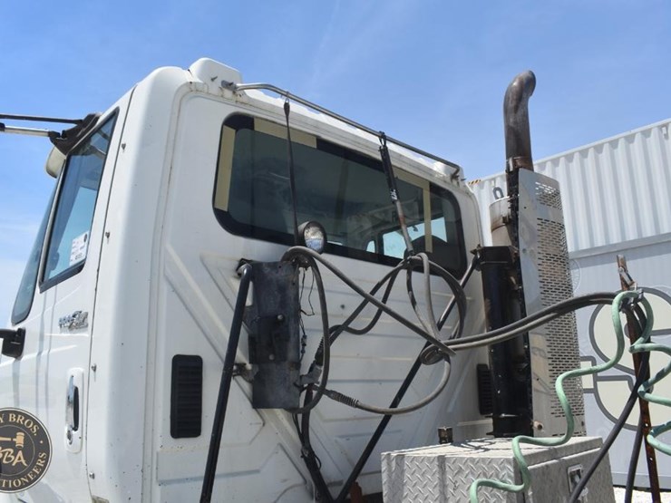 2010-international-prostar-image-13
