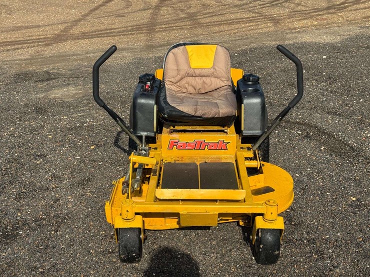 hustler-fastrack-42"-commercial-zero-turn-mower-image-5