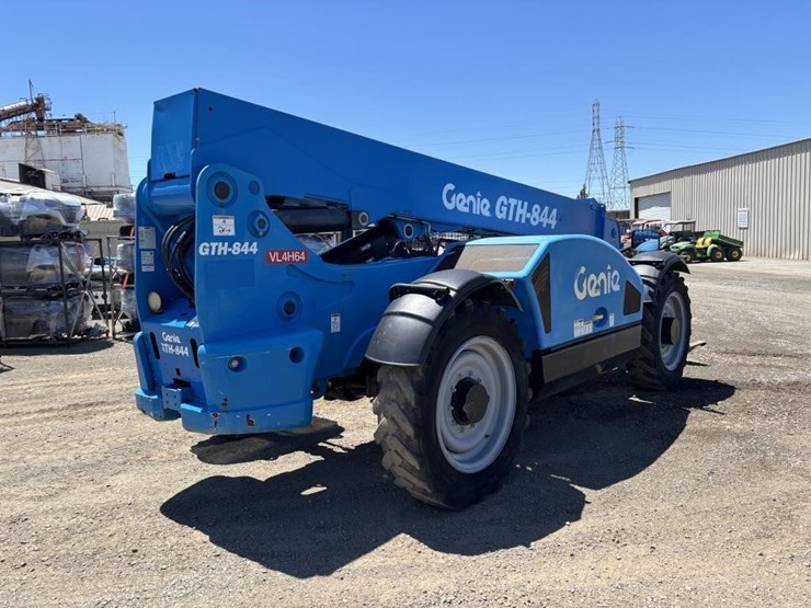 2019-genie-gth844-image-3