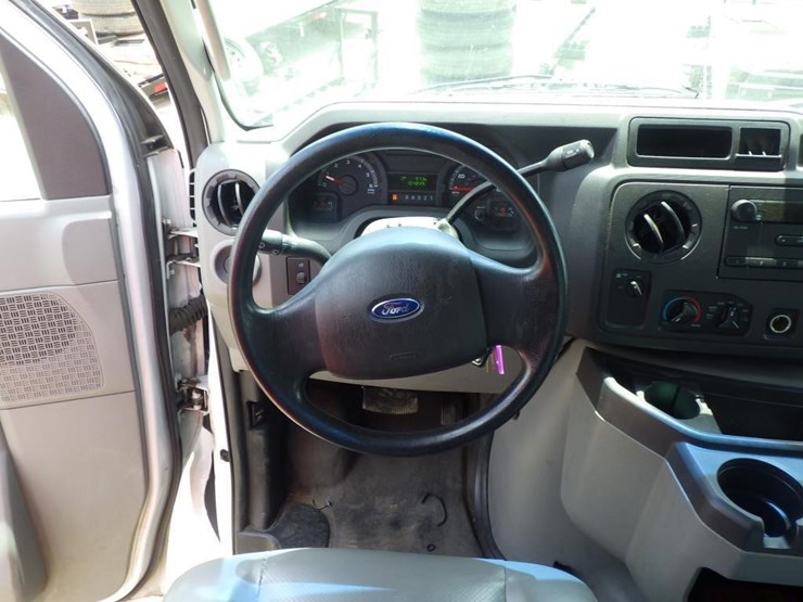 2011-ford-cargo-image-8