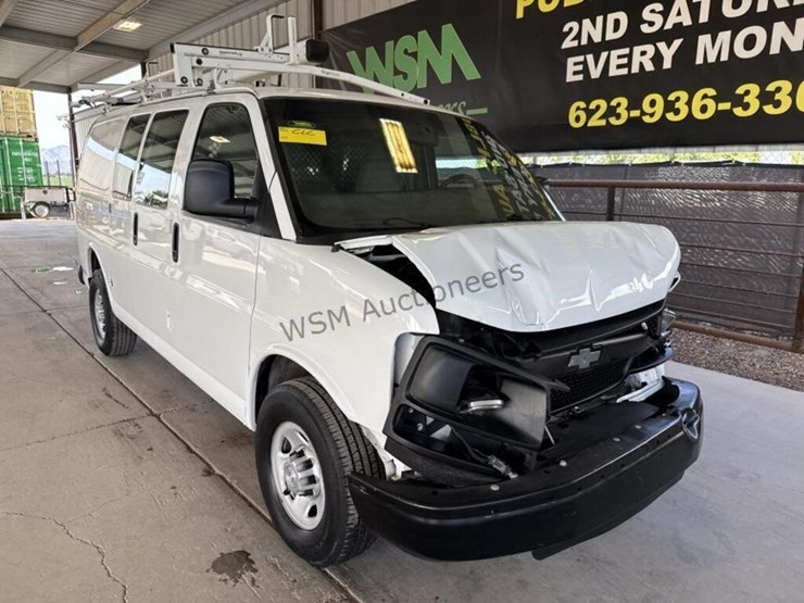 2016-chevrolet-express-2500-image-2