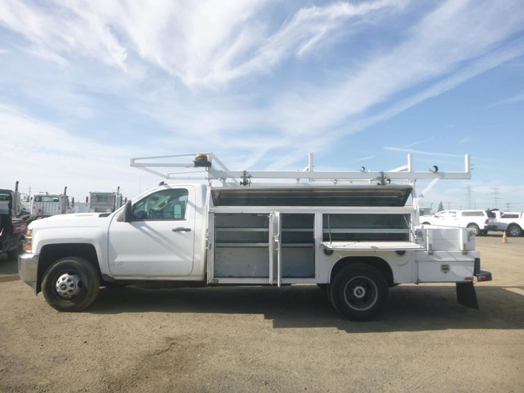 2018-chevrolet-3500-image-6