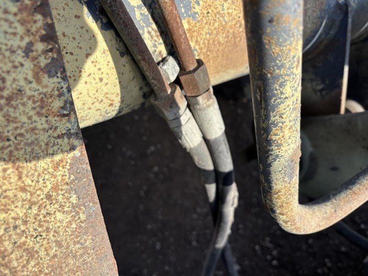 2010-deere-210lj-image-15