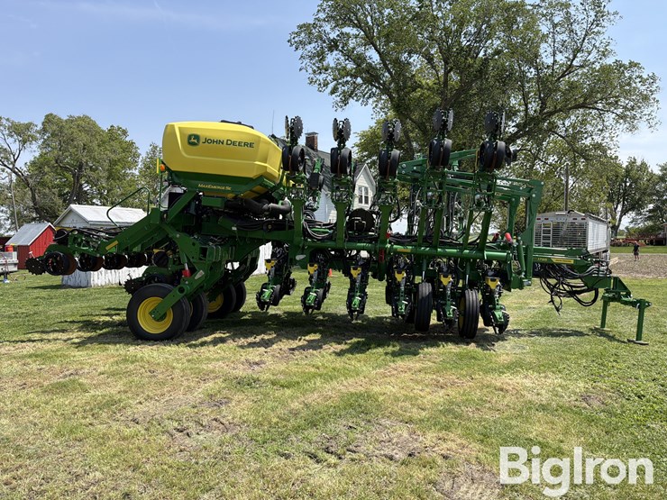 2024-john-deere-1795-image-4