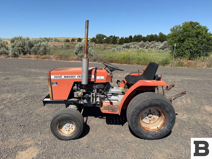 1983-massey-ferguson-1010-image-2
