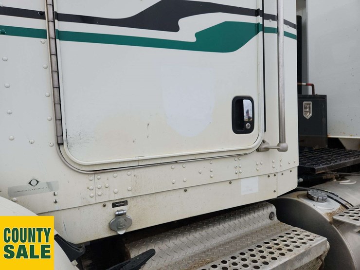 2011-kenworth-t800-image-32