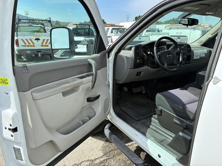 2012-gmc-2500hd-image-12