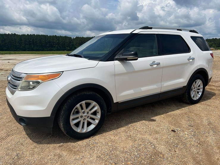 2012-ford-explorer-image-1