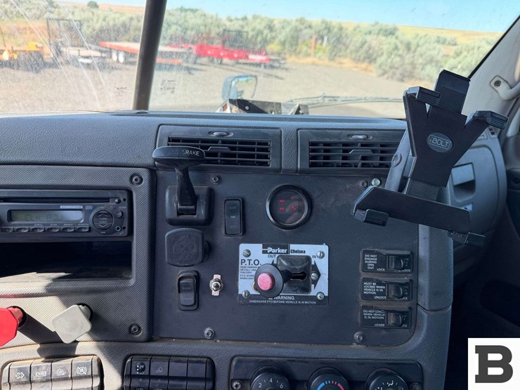 2014-freightliner-cascadia-125-image-50
